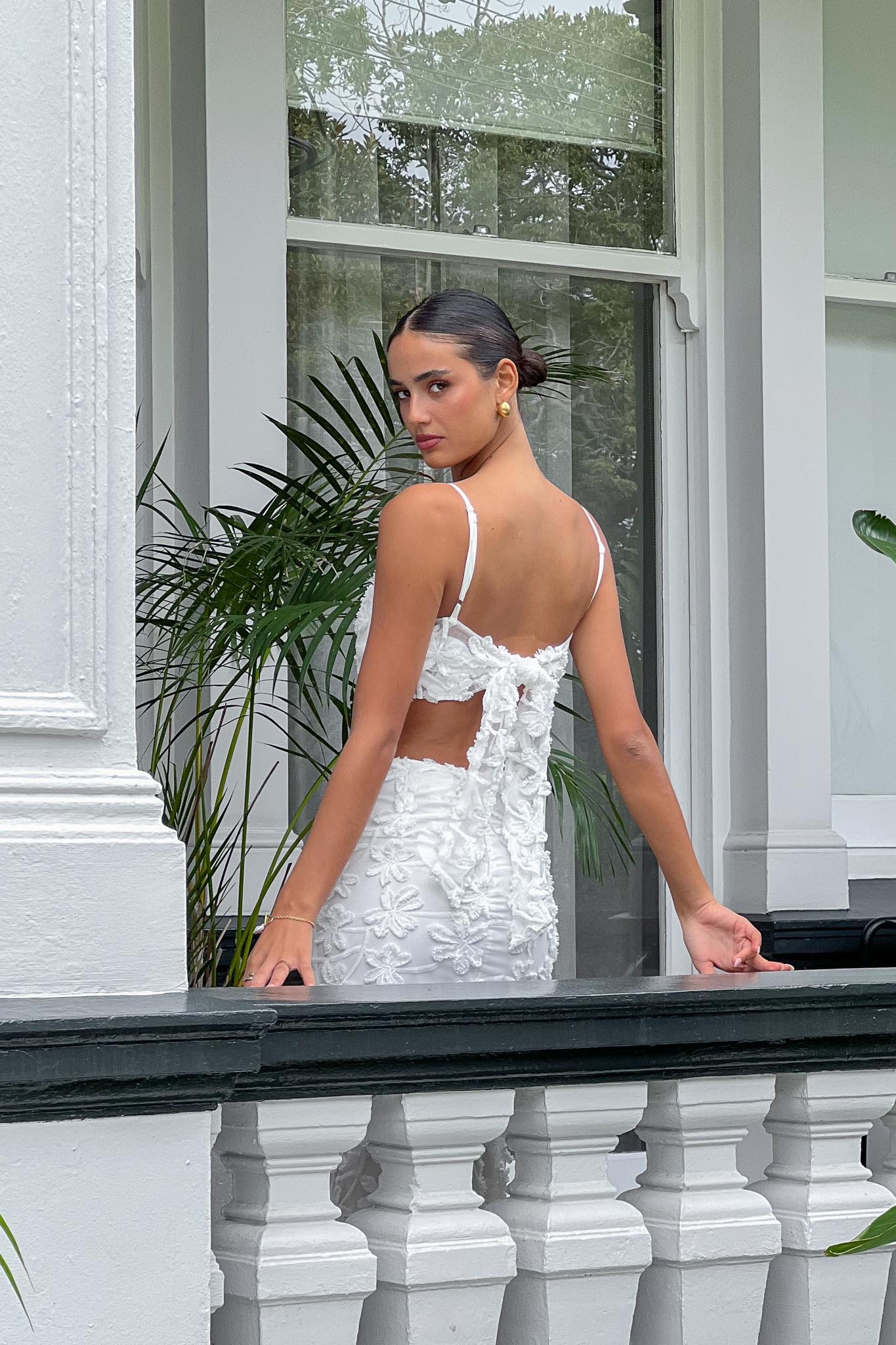 Casi Tied Back Crop Top Embroidered White - Ruaus