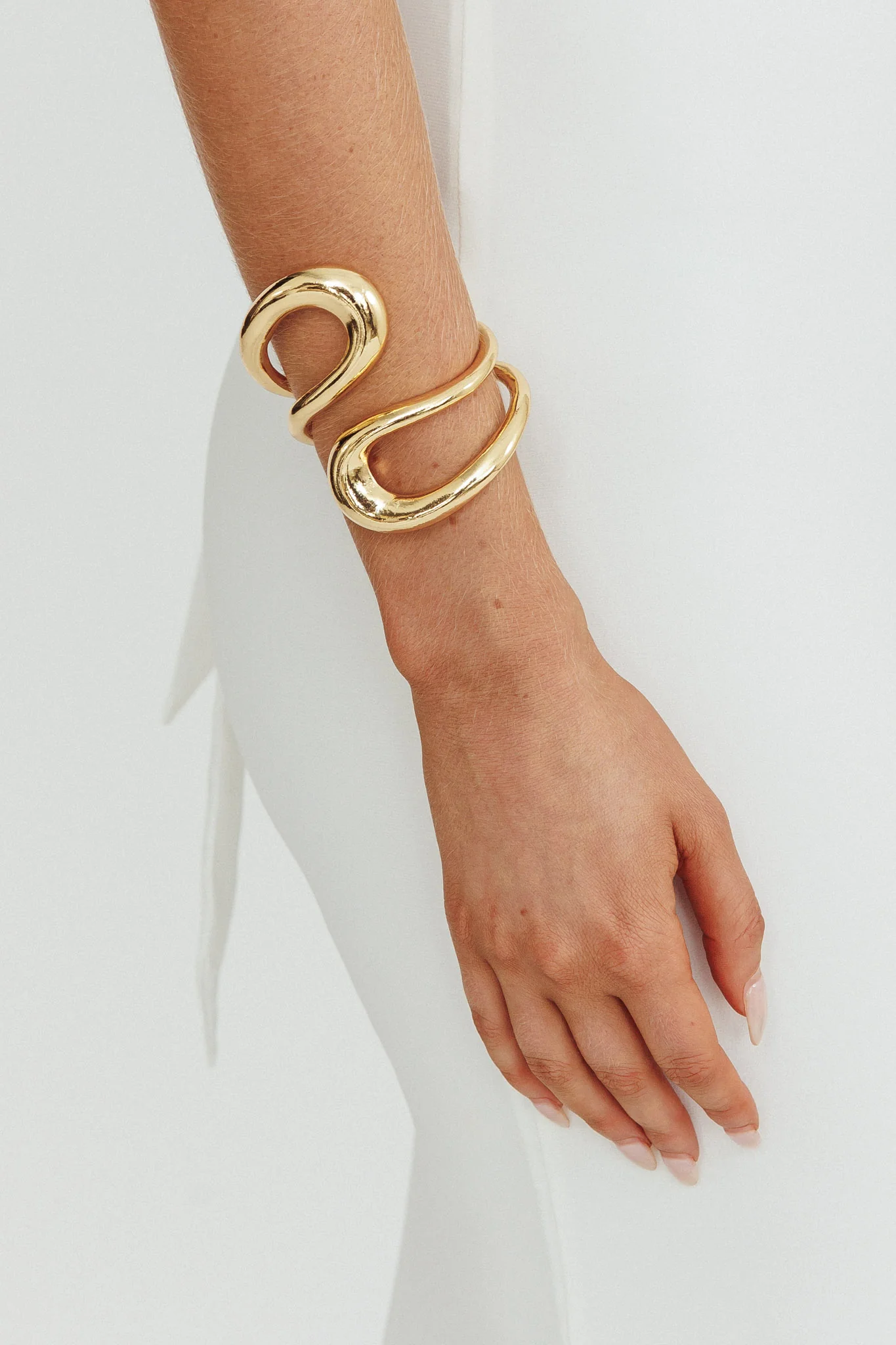 Wanderers Hinged Cuff Bracelet Gold - Ruaus