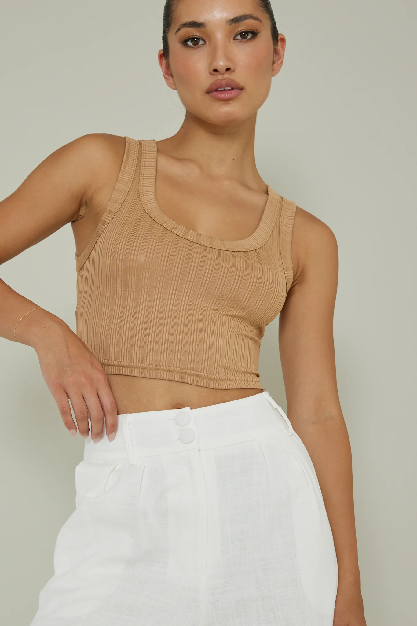 In Sync Scoop Neck Crop Top Mocha - Ruaus