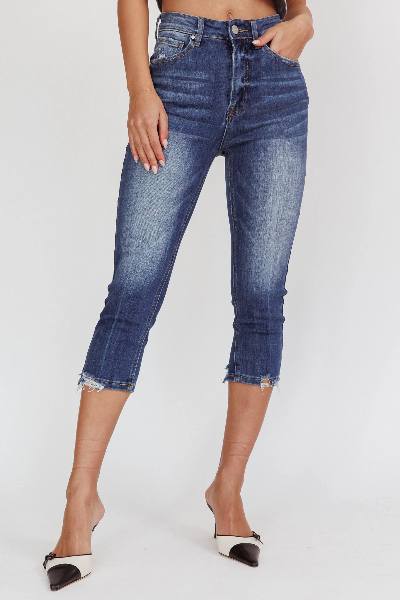 Queens Distressed Capri Jeans Dark Denim - Ruaus