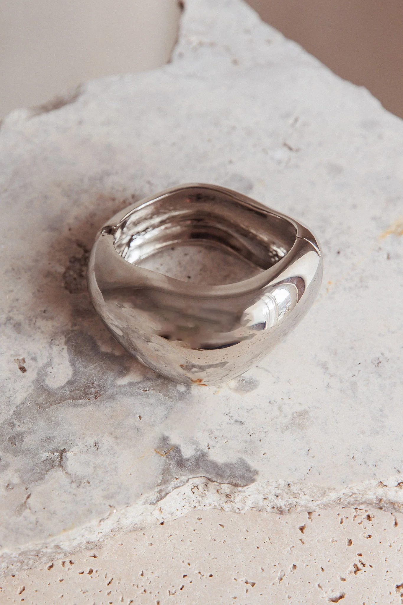 Summerland Chunky Irregular Bangle Dark Silver - Ruaus