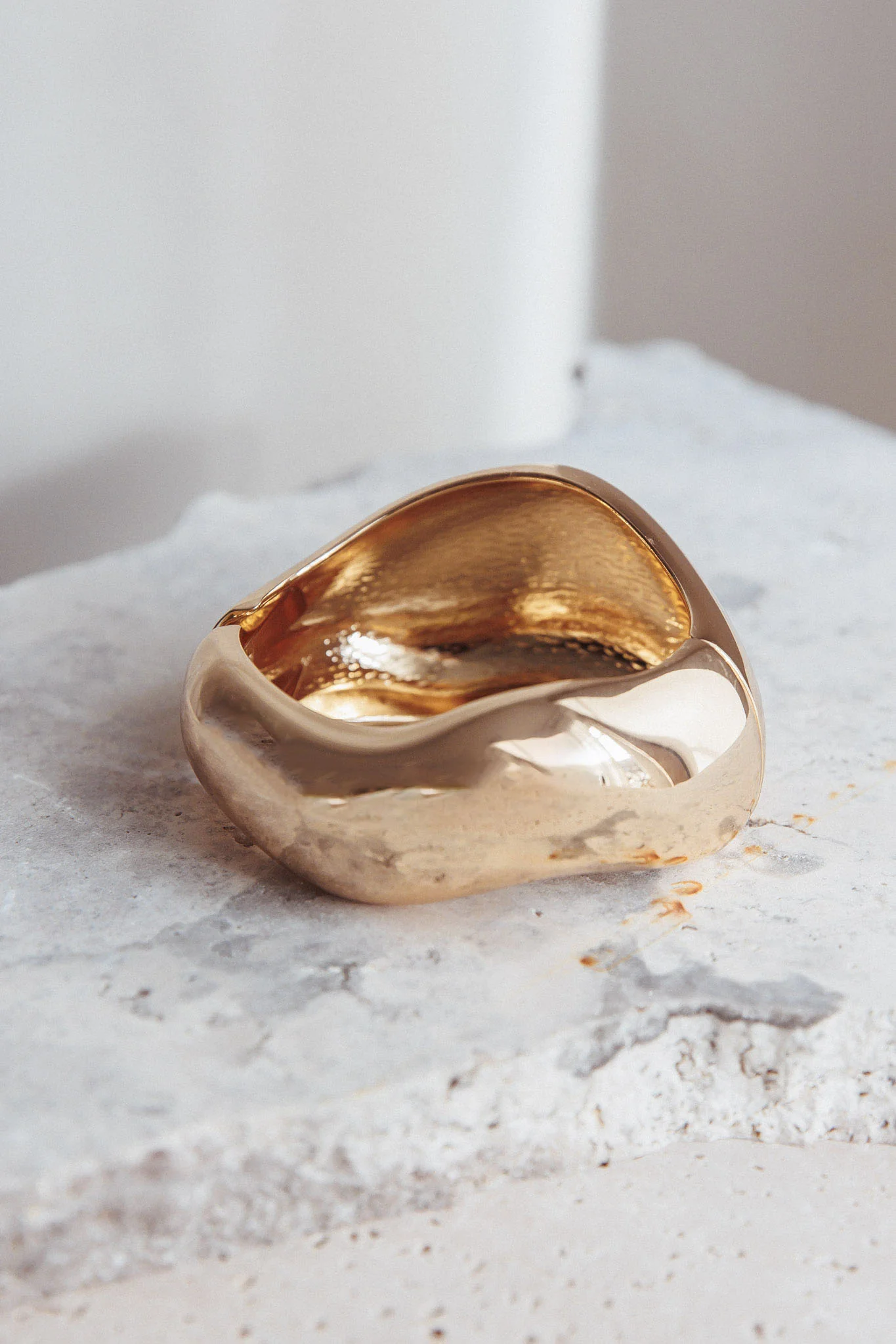 Summerland Chunky Irregular Bangle Gold - Ruaus