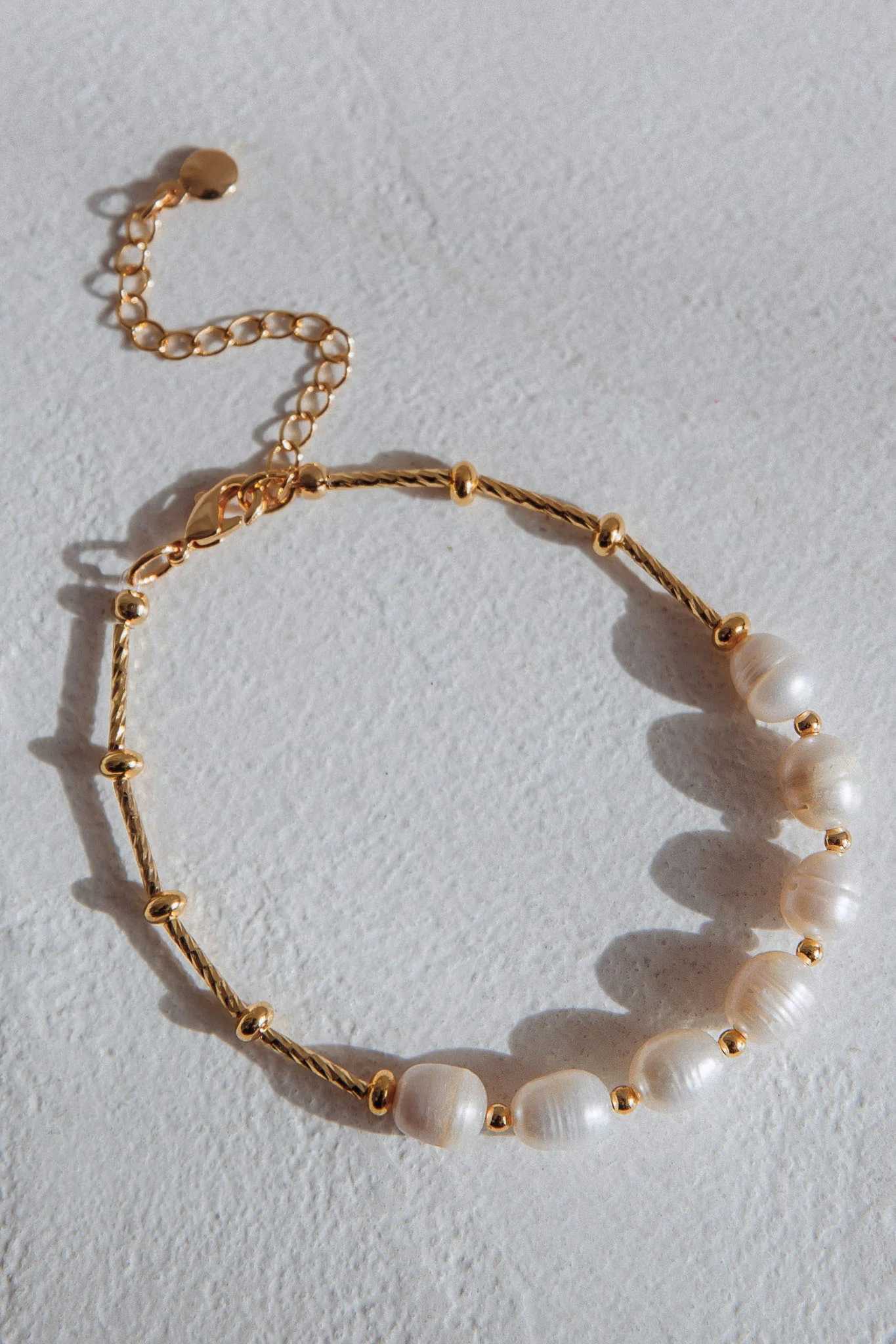 Heartbeat Freshwater Pearl Beaded Chain Bracelet Gold - Ruaus