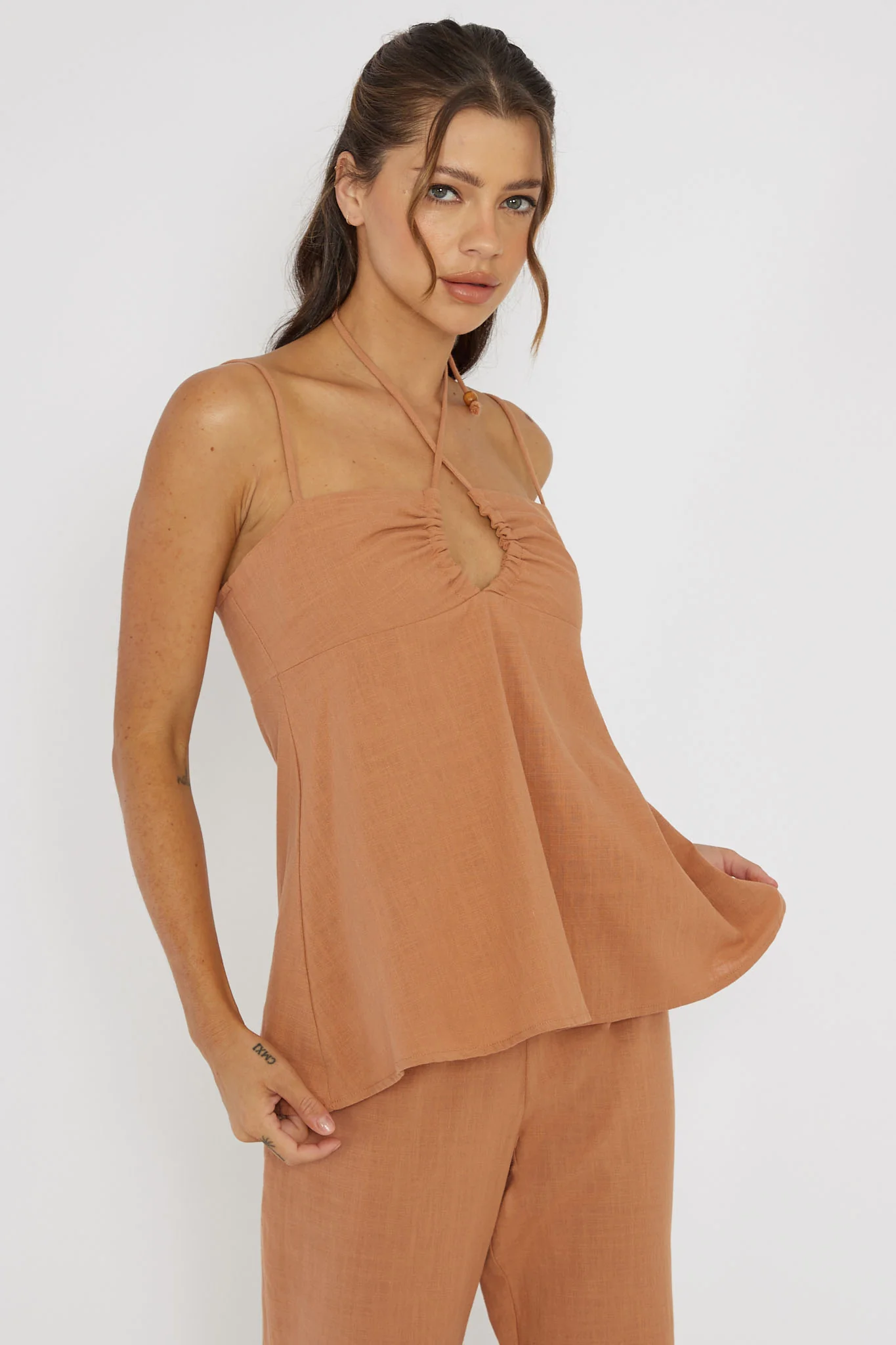 Freestyle Neck Tie Top Sand - Ruaus