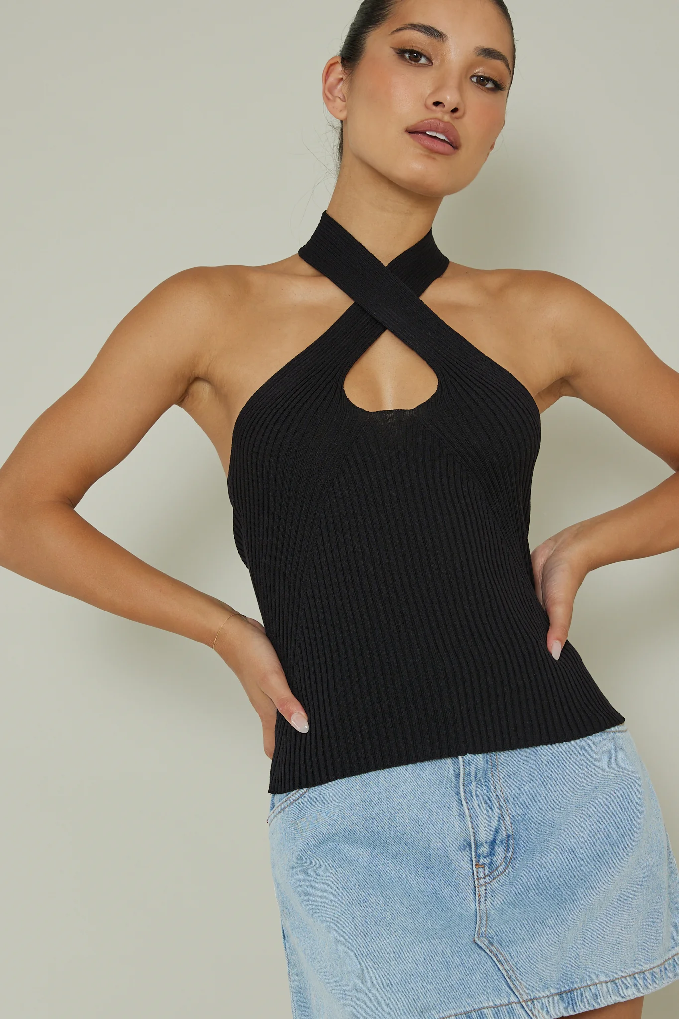 Lou Cut-Out Halter Top Black - Ruaus