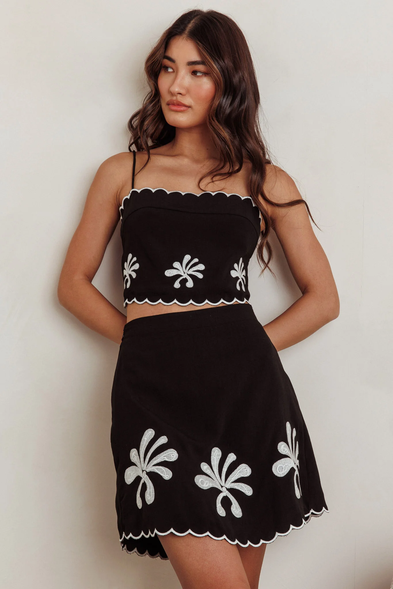 Carsyn Flower Embroidery Cropped Top Black - Ruaus