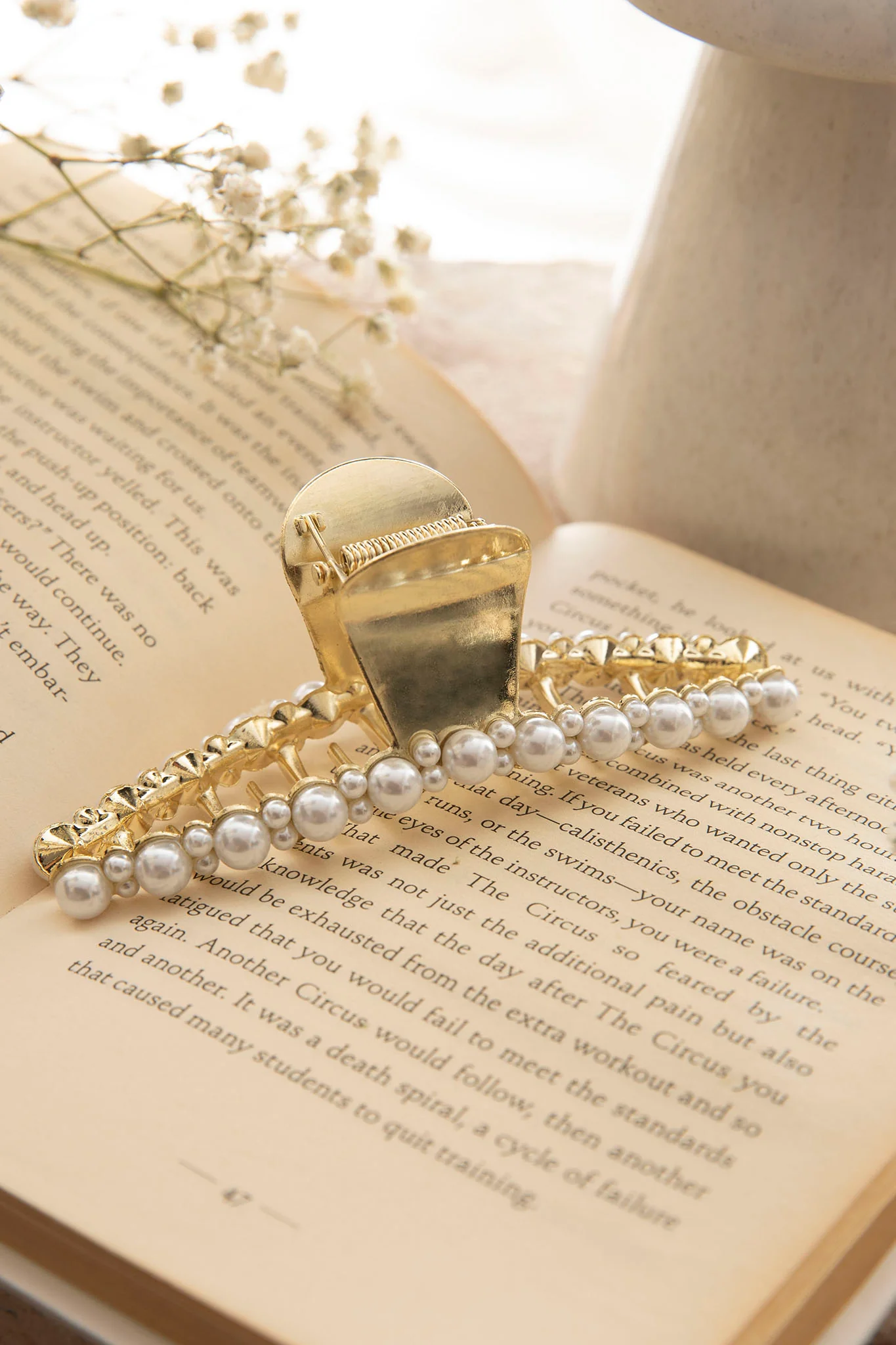 Molly Pearl Claw Clip Gold - Ruaus