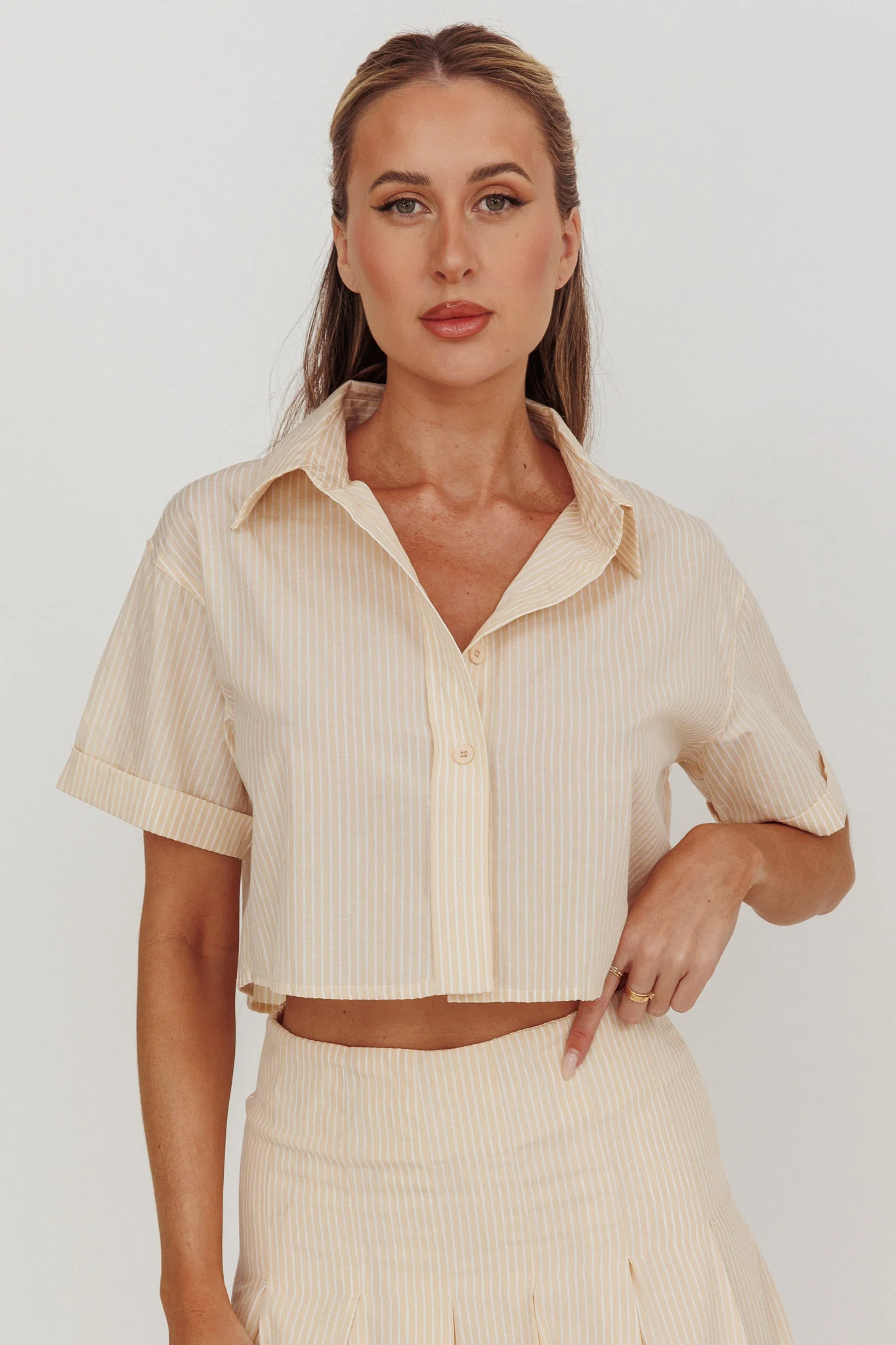 Zealous Boxy Cropped Striped Shirt Beige/Off White - Ruaus