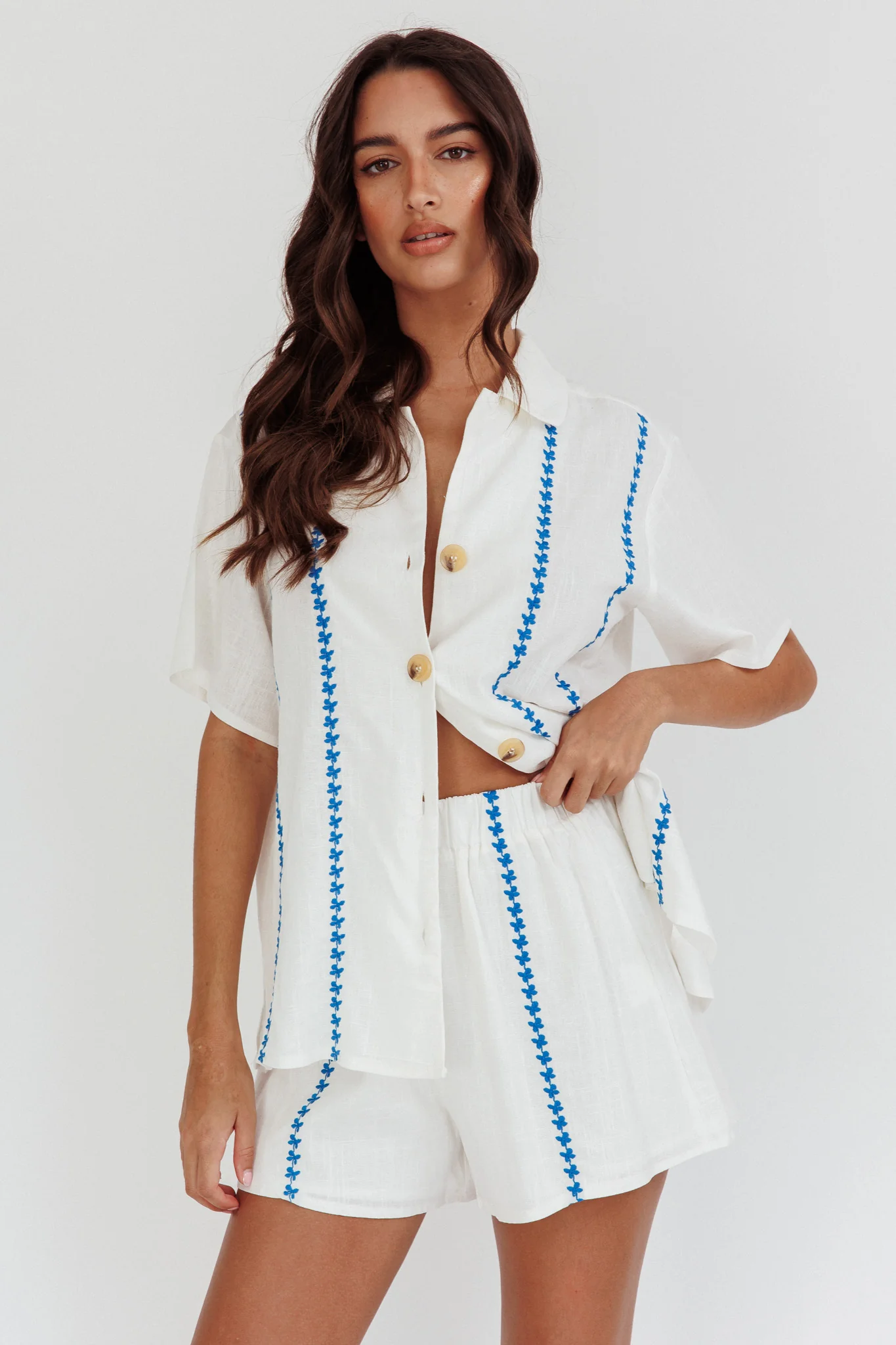 Swing Of Things Elastic Waist Shorts Embroidered White - Ruaus