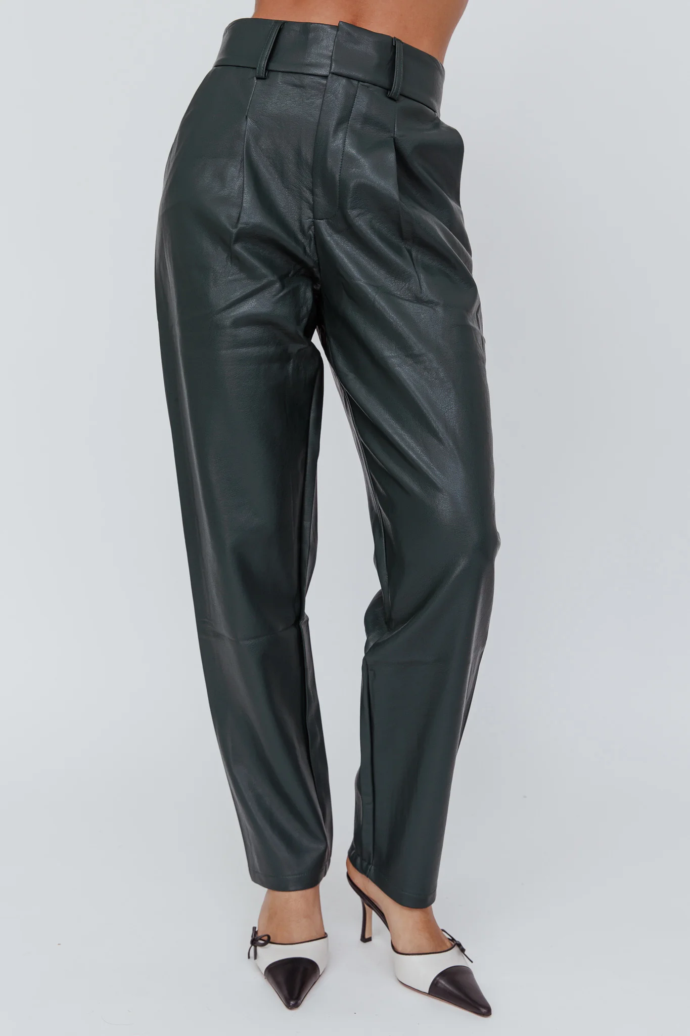 In Theory Faux Leather Pants Hunter Green - Ruaus