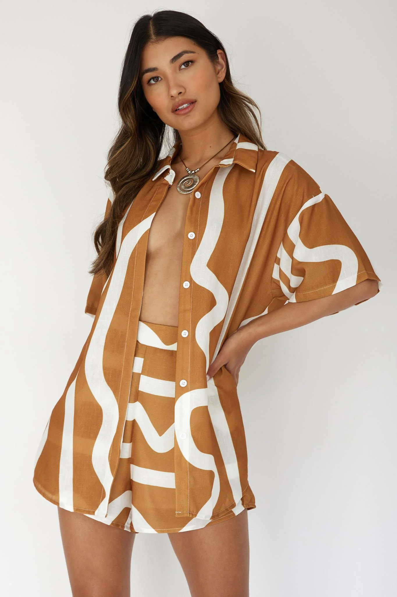 Cora Button-Up Shirt Print Tan - Ruaus