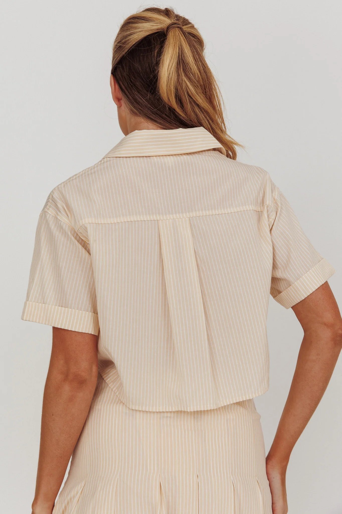 Zealous Boxy Cropped Striped Shirt Beige/Off White - Ruaus