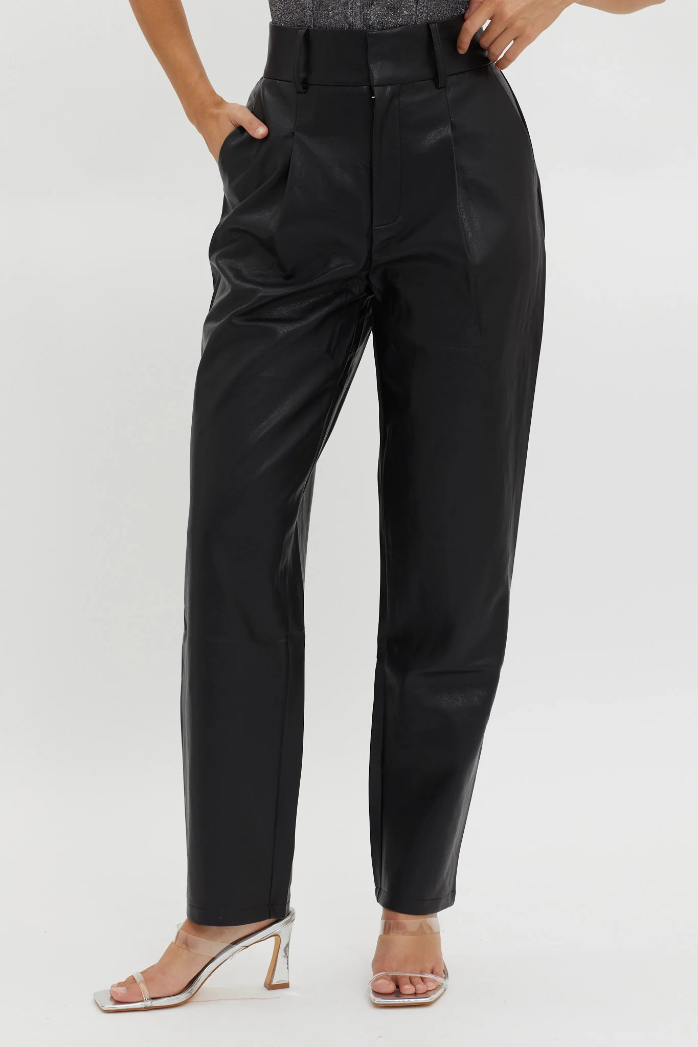 In Theory Faux Leather Pants Black - Ruaus