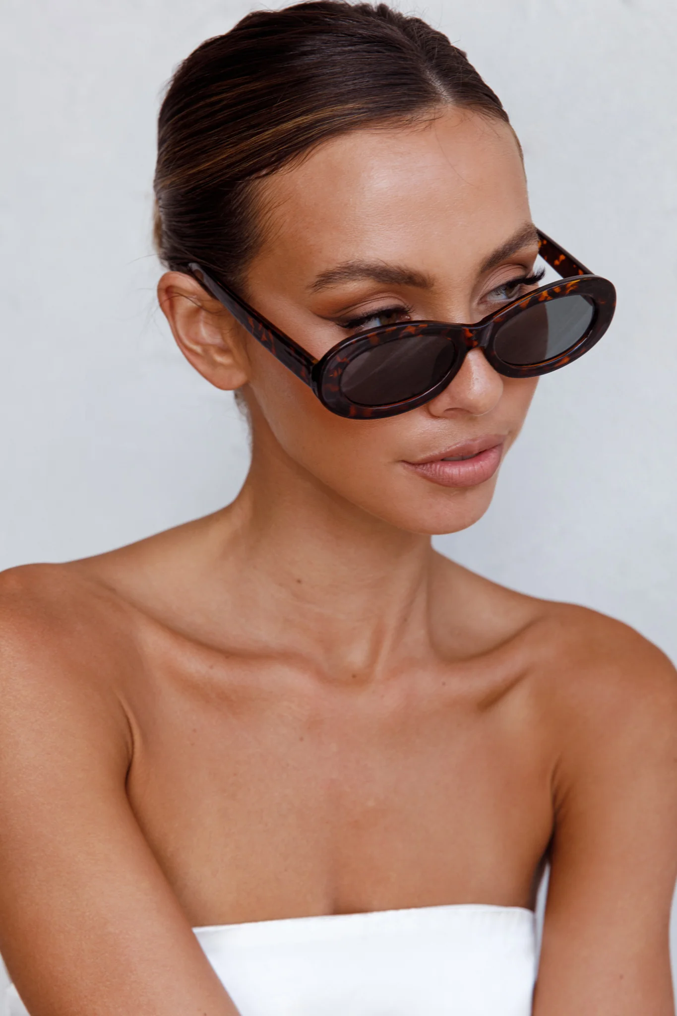 Riptide Oval Sunglasses Tort - Ruaus