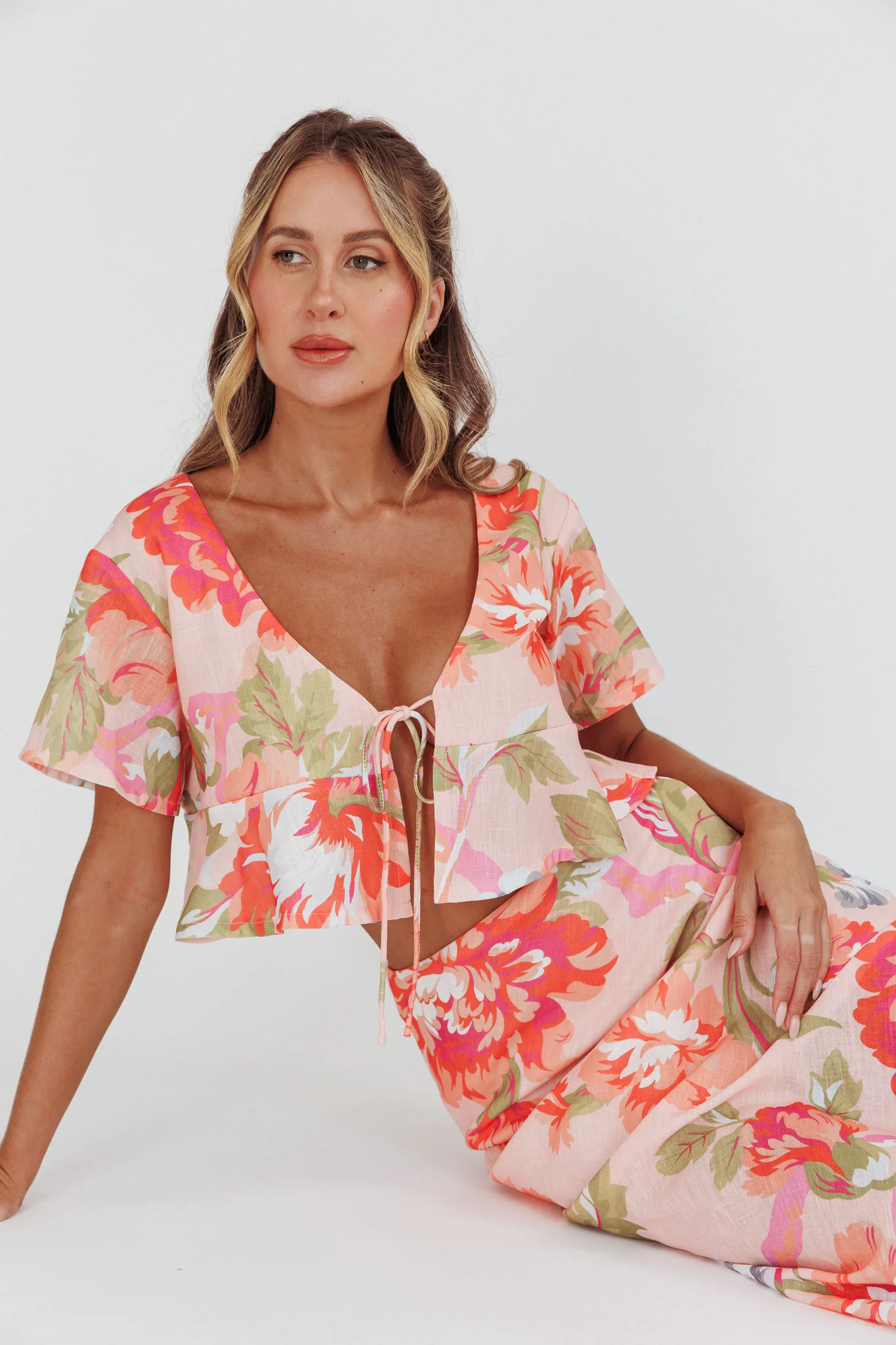 La Vie Tied Bust Crop Top Floral Peach - Ruaus