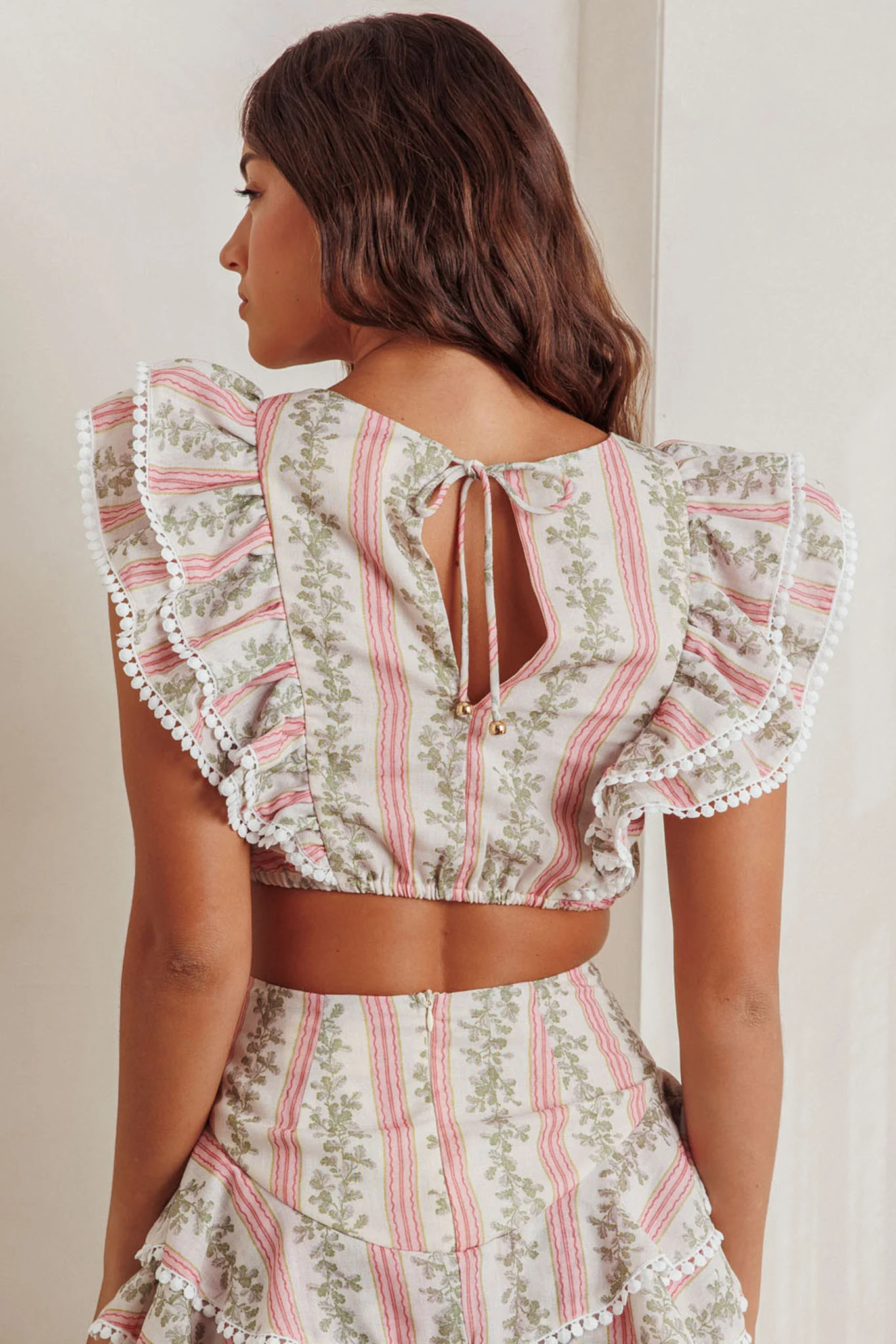 Wild And Free Ruffle Trim Crop Top Floral Natural - Ruaus