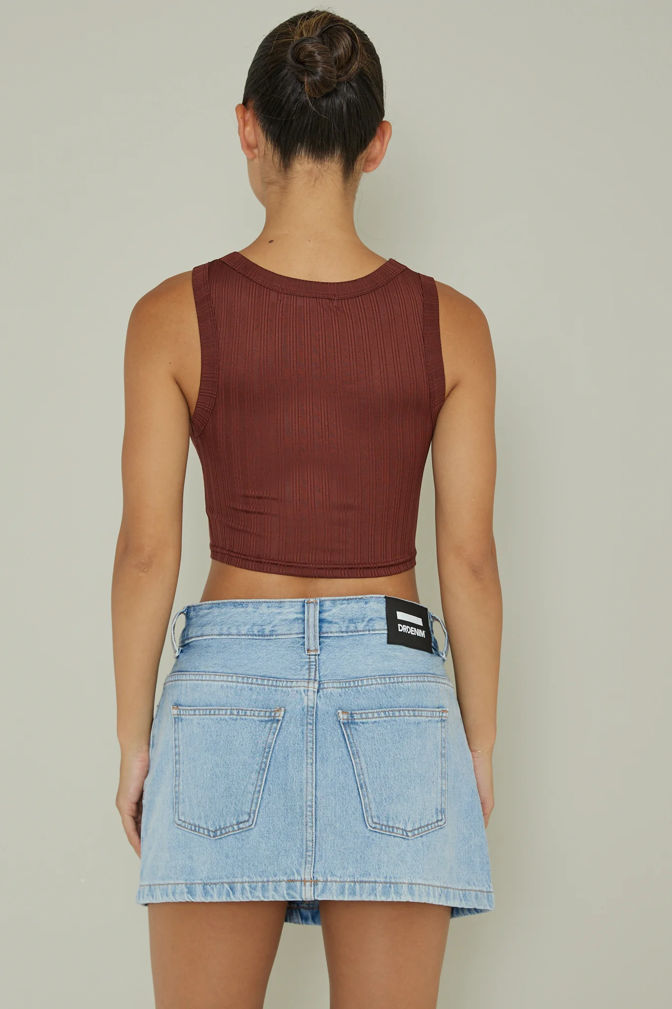 In Sync Scoop Neck Crop Top Chocolate - Ruaus