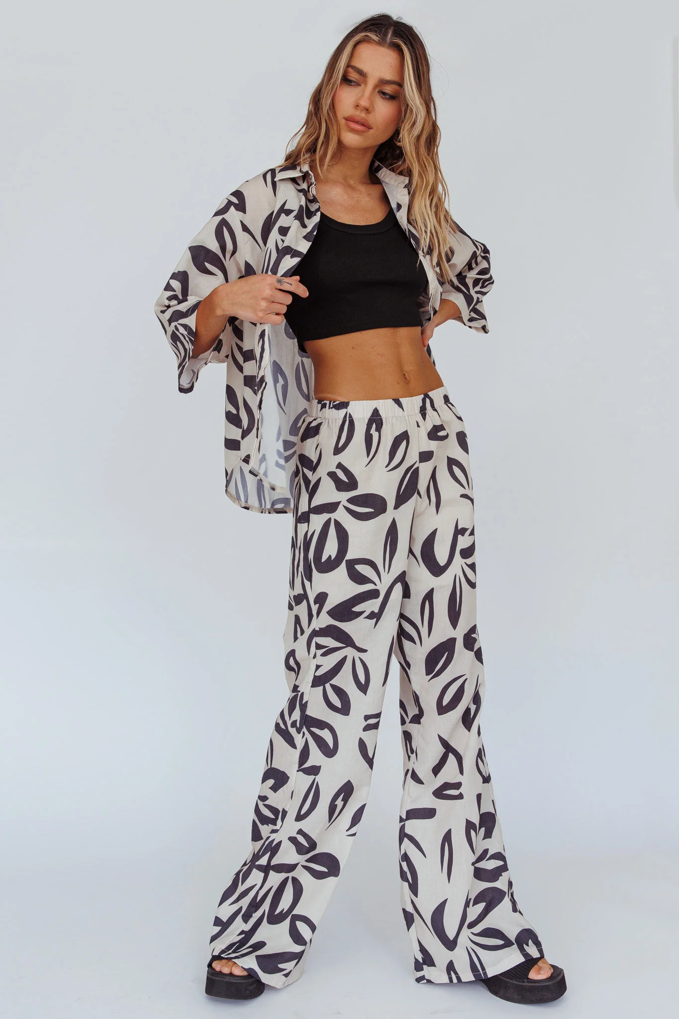 Just A Hunch Pants Leaf Print Beige - Ruaus