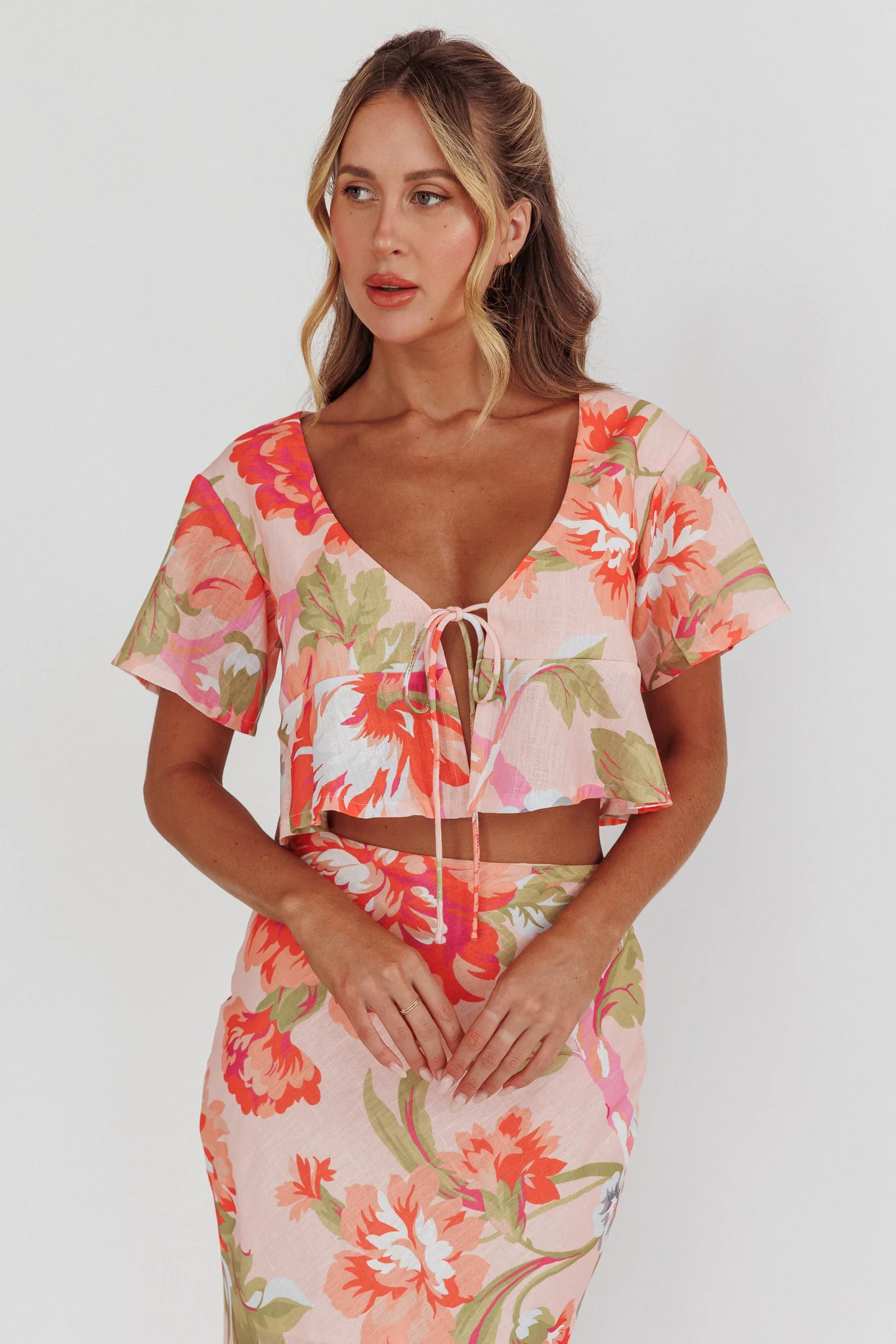 La Vie Tied Bust Crop Top Floral Peach - Ruaus
