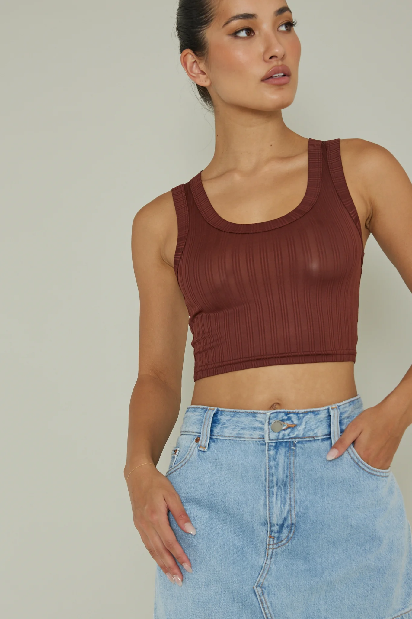 In Sync Scoop Neck Crop Top Chocolate - Ruaus