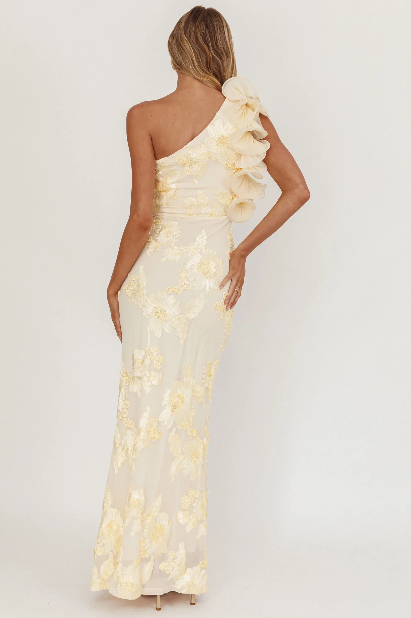 Deanna One-Shoulder Ruffle Maxi Dress Floral Texture Yellow - Ruaus