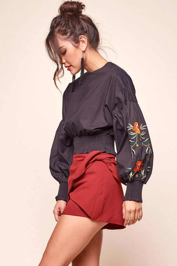 Halle Floral Puff Sleeved Cropped Top Black - Ruaus